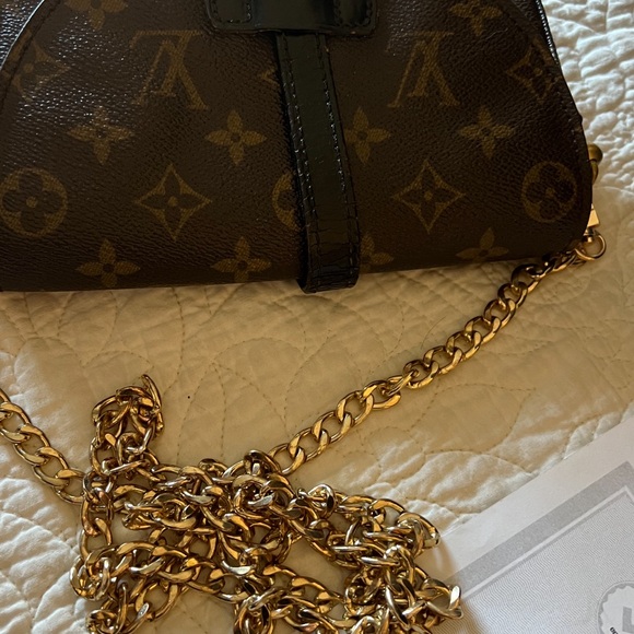 Louis Vuitton - Picture 15 of 15
